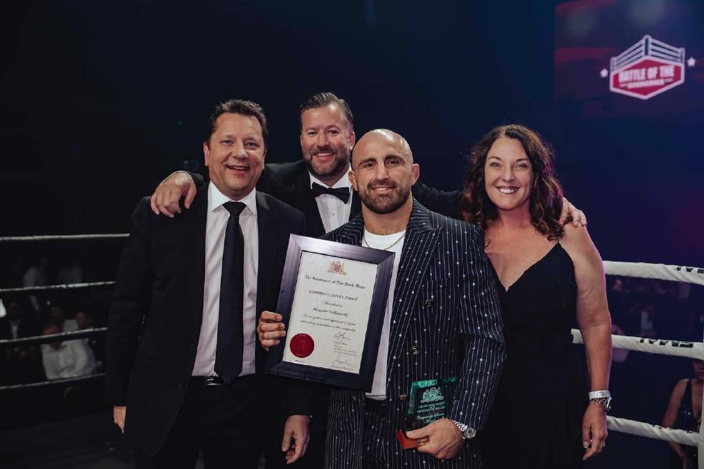 L-R: Paul Scully, Ryan Aitchison, Alexander Volkanovski and Alison Byrnes at the Battle of the Businesses Fight Night where the Premier's Award was given. Picture supplied