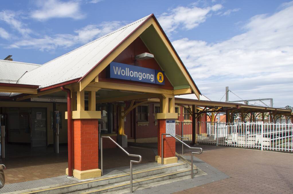 Capsicum spray used to subdue man at Wollongong train station
