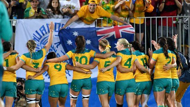 Australia's victorious rugby sevens team salute their fans after the final Photo: Joe Armao