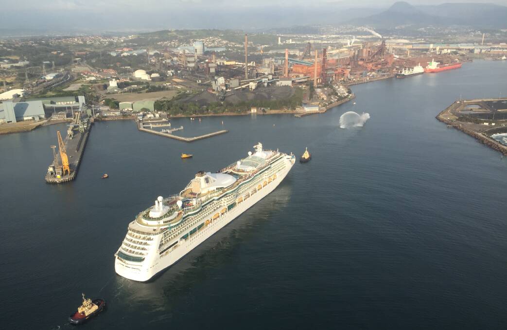 Radiance of the Seas makes her way into Wollongong. Picture: ROBERT PEET
