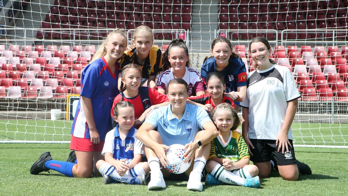 Sydney FC star Caitlin Foord poses for a photo with Illawarra juniors in Wollongong in January 2019. Picture: Sylvia Liber