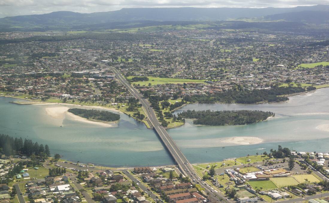 Better plan?: Roadworks on Windang Bridge had motorists frustrated. Timing of the traffic lights was identified as an issue for one Mercury reader.  