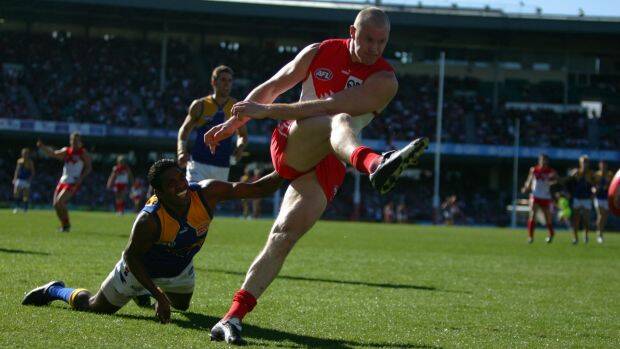 Barry Hall kicks a goal for the Swans at the SCG in 2005. Photo: Steve Christo

