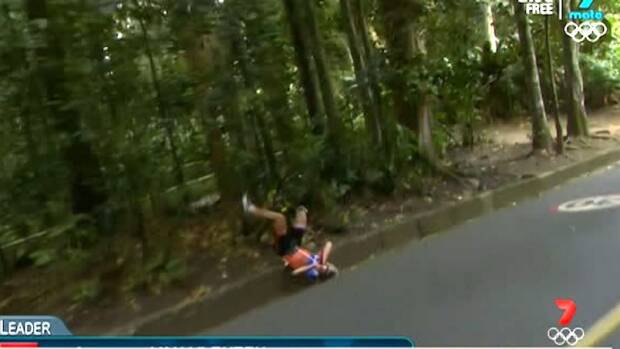 Bad crash: Annemiek van Vleuten lands very awkwardly. Photo: Channel Seven

