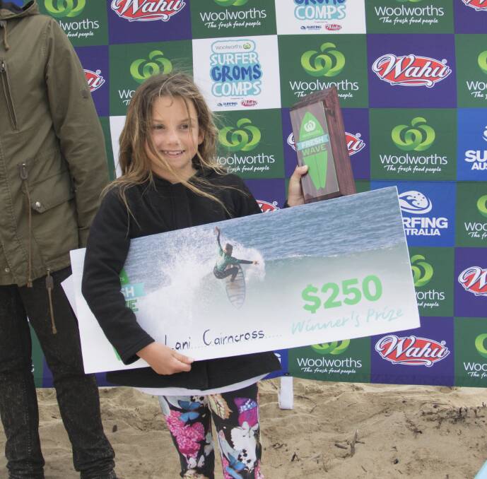 Winners are grinners: Kiama Downs' Lani Carincross with her winner's cheque after winning the under eights event. Picture: Shannon Glasson/Surfing NSW.
