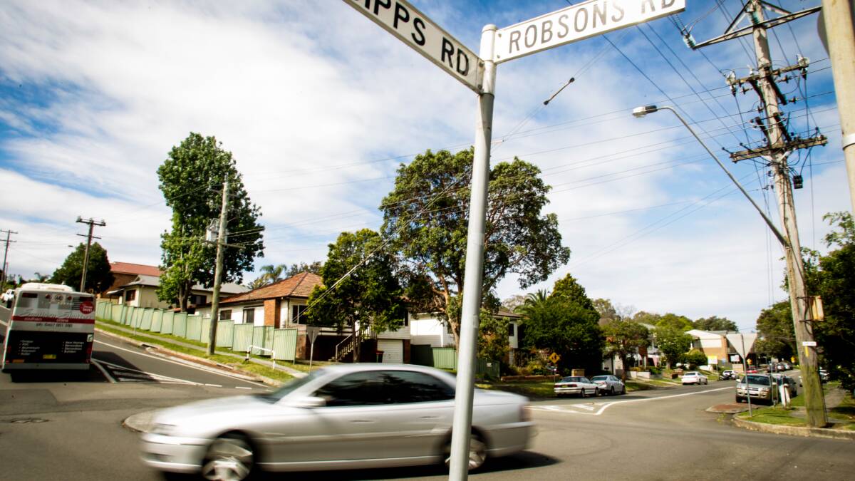 Keiraville residents urge council to fix dangerous school crossing
