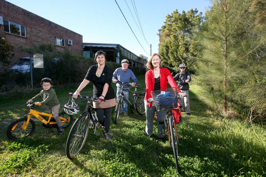 Pushing for bikes: Greens candidates Mithra Cox (front left) and Cath Blakey (front right) have called for beter cycle links.
