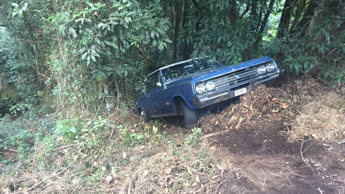 Lucky escape as Oldsmobile drops off Macquarie Pass
