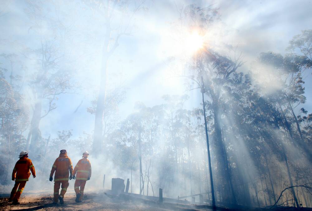 HAZY: Smoke shrouds Meroo National Park during the August 2009 bushfires. Picture: Sylvia Liber