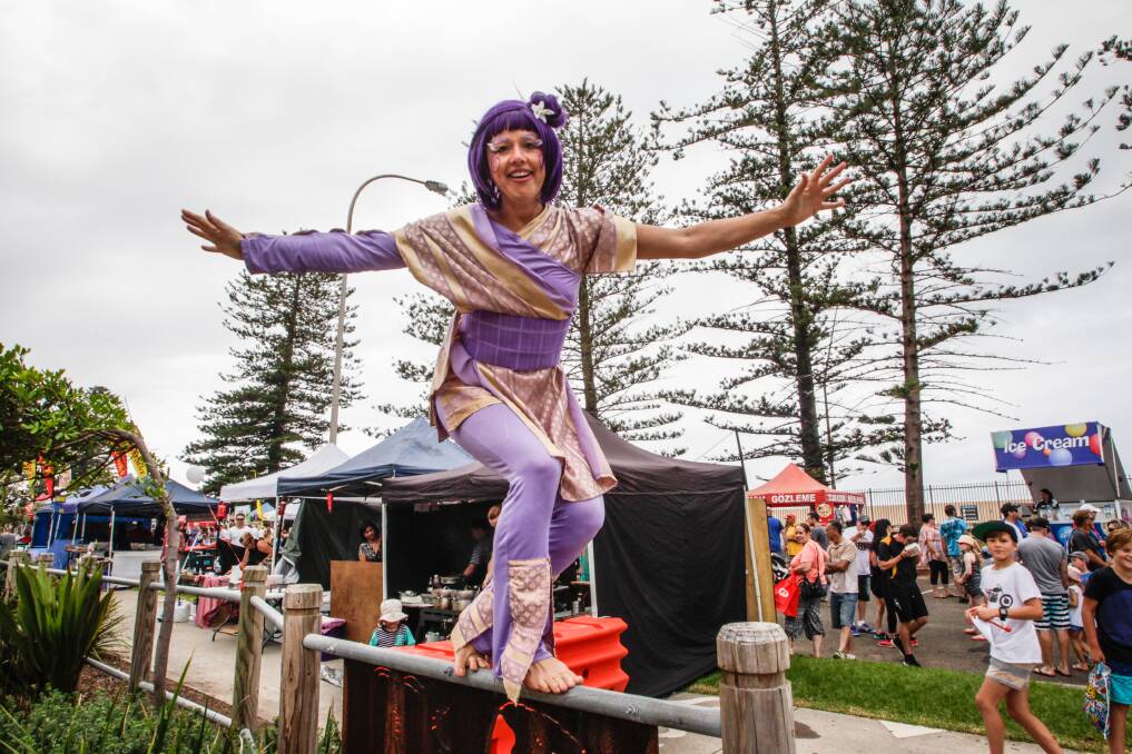 CRAFTY: Performer Lavender Lily at last year's Thirroul Seaside Festival. The carnival atmosphere's expected to attract around 30,000 this weekend (if blue skies remain). Picture: Georgia Matts