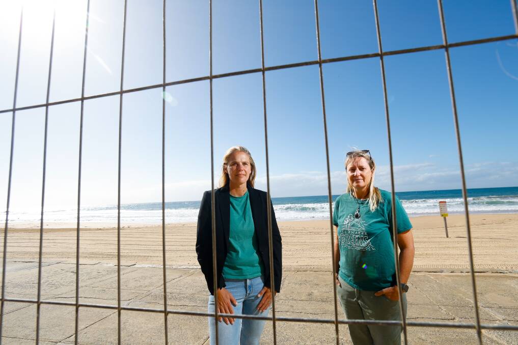 Greens candidate for Wollongong mayor Jess Whittaker and Plasticwise Thirroul branch founder Nic Colquhoun at Thirroul beach. Picture by Anna Warr.