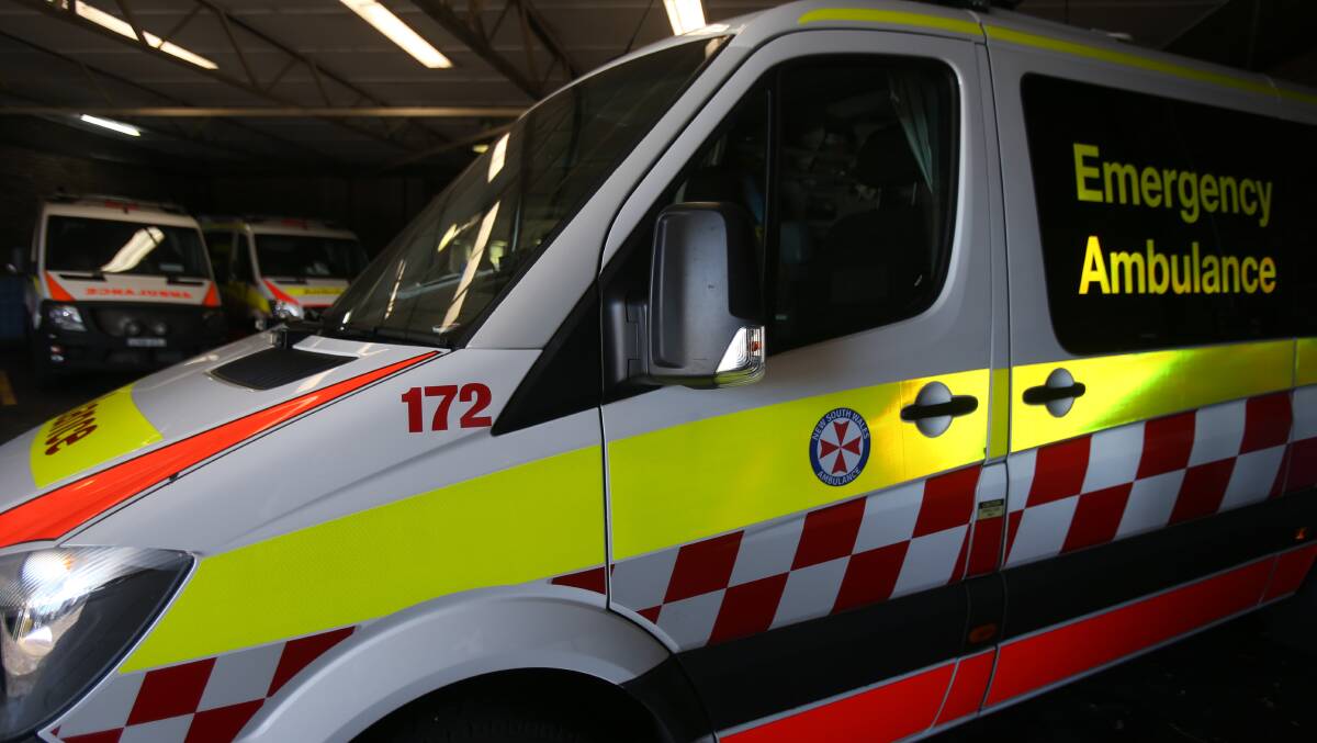 Illawarra paramedics join statewide boycott of fees