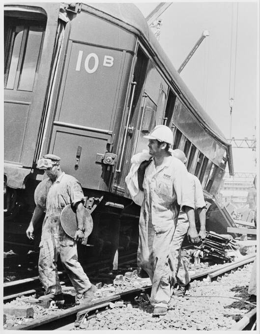 Gerry Buchtmann (second from left) with chief of the Police Rescue Squad, Sergeant Joe Beecroft, at the Granville train disaster. Picture: National Archives of Australia.