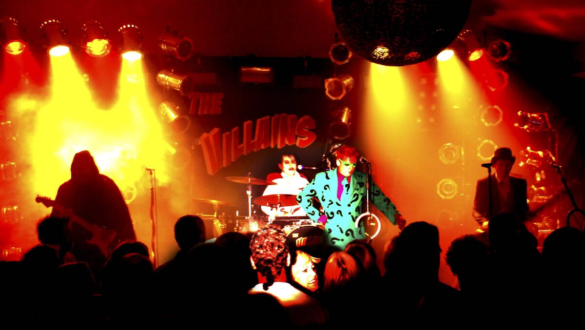 The Villains will be playing the Beaches Hotel at Thirroul on Saturday night. 
