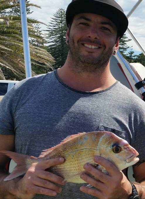  Matt Ward with a Kiama pinky from a recent offshore trip.