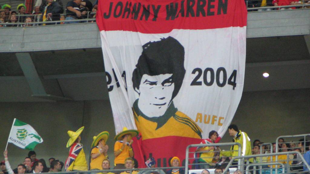 The family of Australian football legend Johnny Warren are outraged the APL has canned the Dolan-Warren awards night.