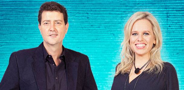 Country music duo Adam Harvey and Beccy Cole