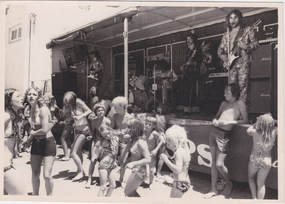 Tree perform at Wollongong City Beach in 1974