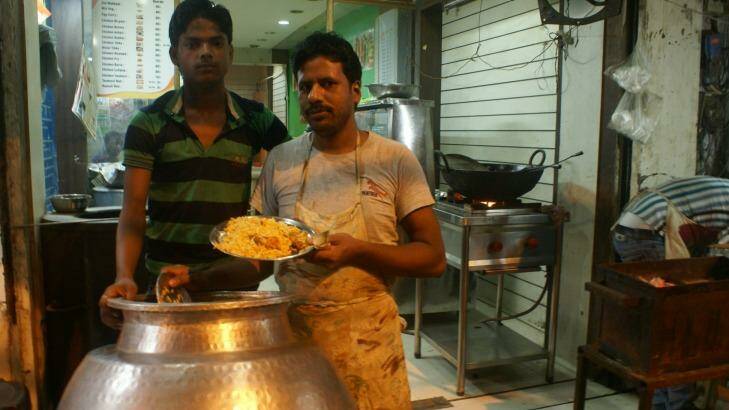 Roadside food vendors in Delhi sell chicken biryani - for Amrit Dhillon 's cow vigilante story Photo: Amrit Dhillon