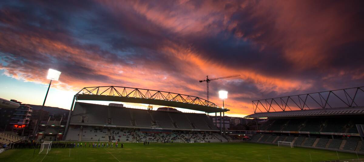 Week night NRL matches at WIN Stadium will draw smaller crowds than normal simply because fewer fans from outside the region will travel to Wollongong. Picture: ADAM McLEAN