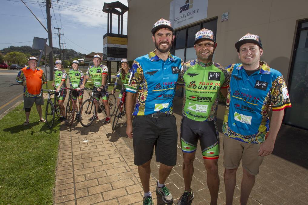 Shane Venables (left), Dale Wright and Ben Russell and some of the cyclists taking part in Tour Da Country. Picture: CHRISTOPHER CHAN