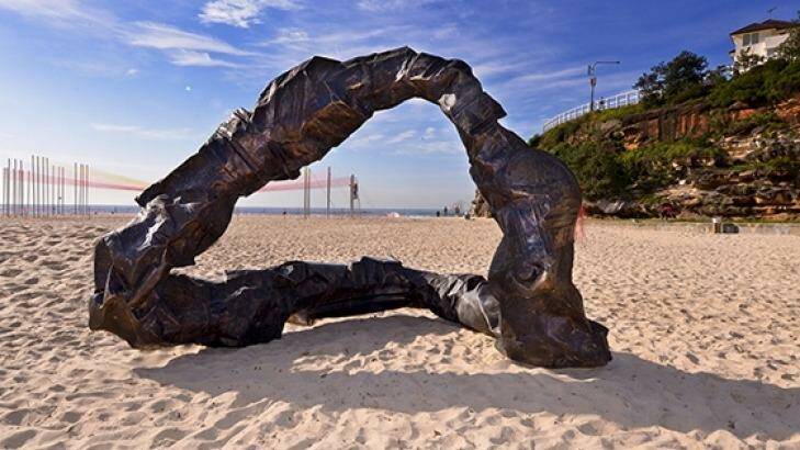 Peter Lundberg's Ring sculpture won the  Sculpture by the Sea Prize 2014.