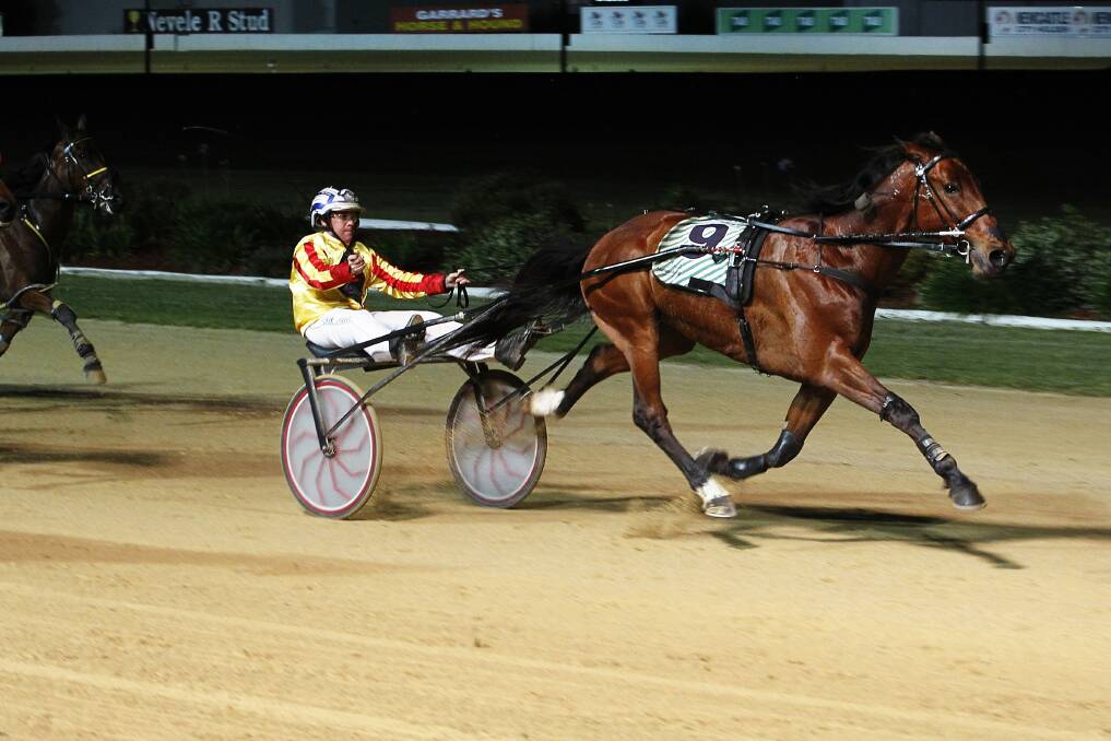  Avonnova, driven by Shane Graham, on the way to winning last year's Newcastle Mile. Picture: MAX MASON-HUBERS