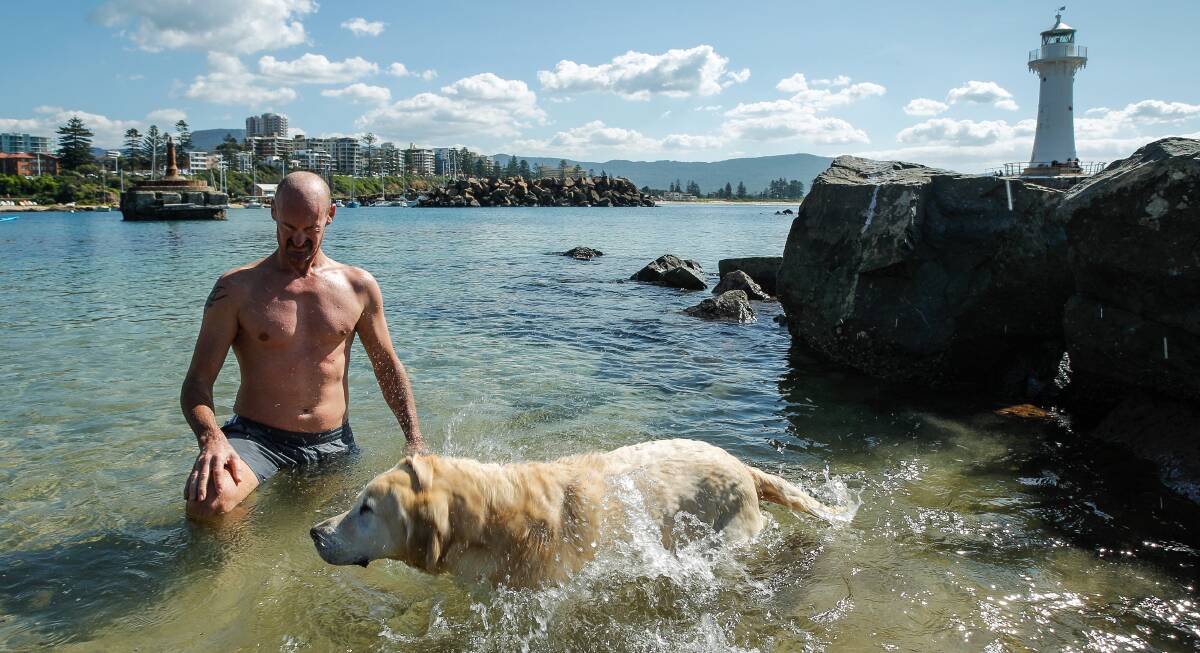 Wayne Hermann and dog Woofa enjoy the last day of the Easter break down at Belmore Basin.  Picture: CHRISTOPHER CHAN