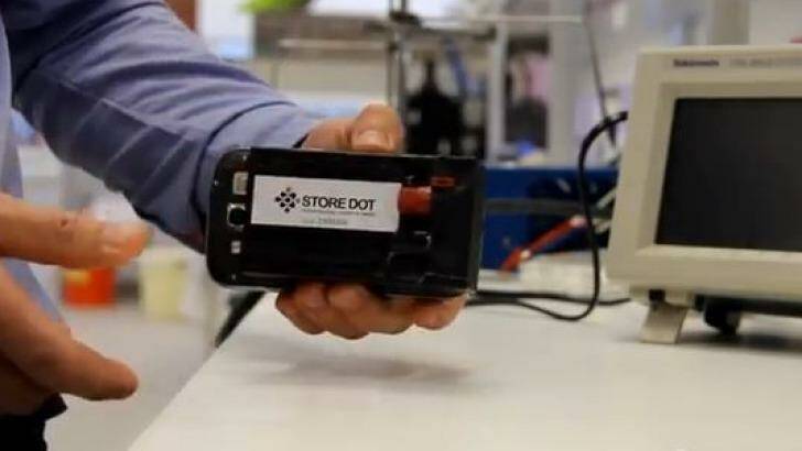 The Storedot biological semiconductor battery prototype attached to a Samsung Galaxy S4. Photo: Screenshot