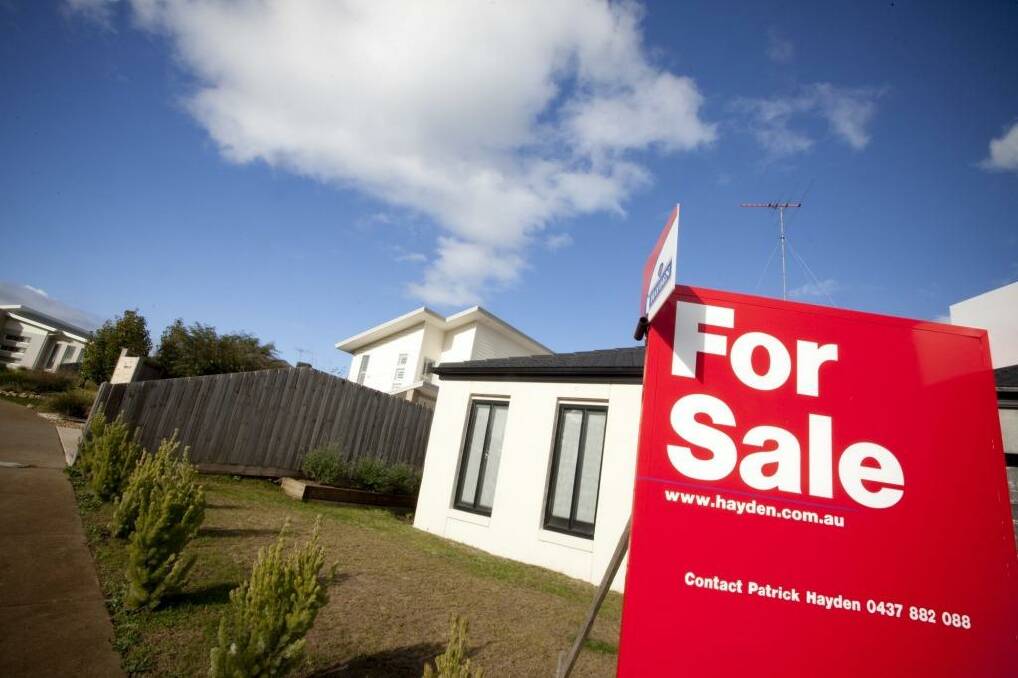 Economist Saul Eslake says the current slowdown in house price growth will continue into 2015, despite record low lending rates. Photo: Arsineh Houspian