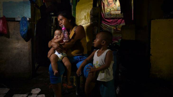 Seven month pregnant Ruth-Jane Sombrio with her children. Her husband, a drug user, was shot dead in front of her, a casualty of President Duterte's deadly campaign.  Photo: Kate Geraghty