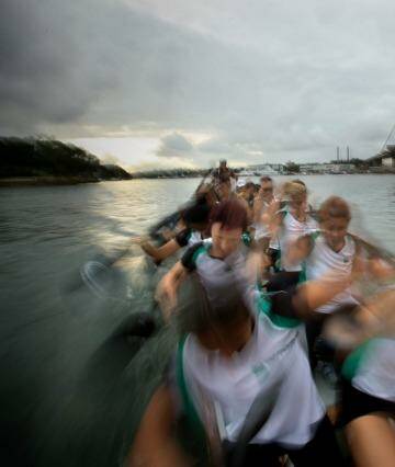 Making waves: Corporate team BNP Paribas during training in their dragon boat at dusk near the Anzac bridge.
20th February 2015
Photo: Wolter Peeters
The Sydney Morning Herald Corporate team BNP Paribas during training in their dragon boat at dusk near the Anzac bridge.

Photo: Wolter Peeters
The Sydney Morning Herald Photo: Wolter Peeters