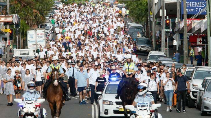 Huge crowds turn out for the White Ribbon Walk at Coogee on Tuesday morning.  Photo: Peter Rae