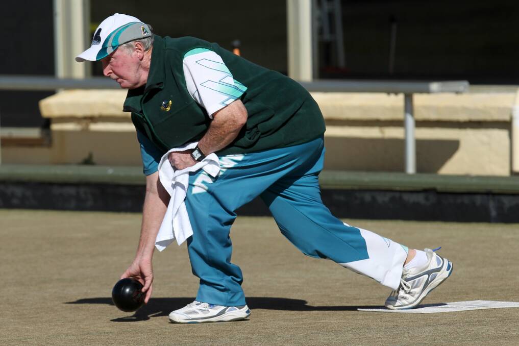 Wayne Crane showed his class, partnering Warilla clubmate Jeremy Henry to win the Illawarra Pairs title at Windang Bowling Club.