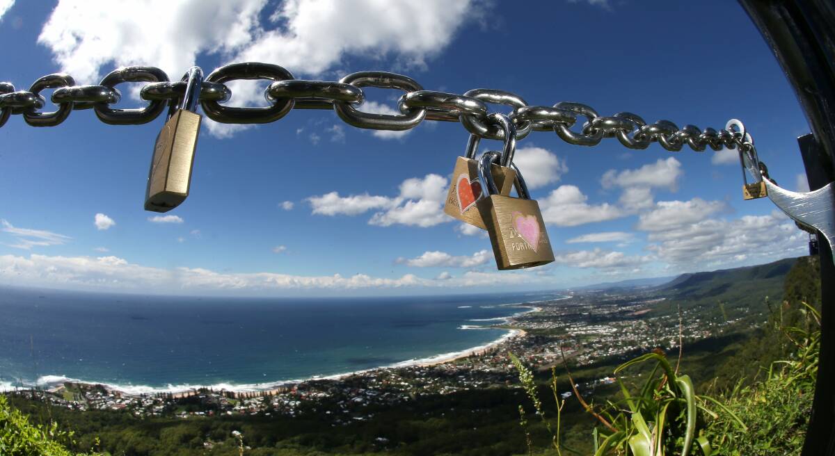 Unbreakable devotion: A love lock chain is being trialled at Sublime Point lookout. It is hoped a new fence will be left alone. Picture: KIRK GILMOUR