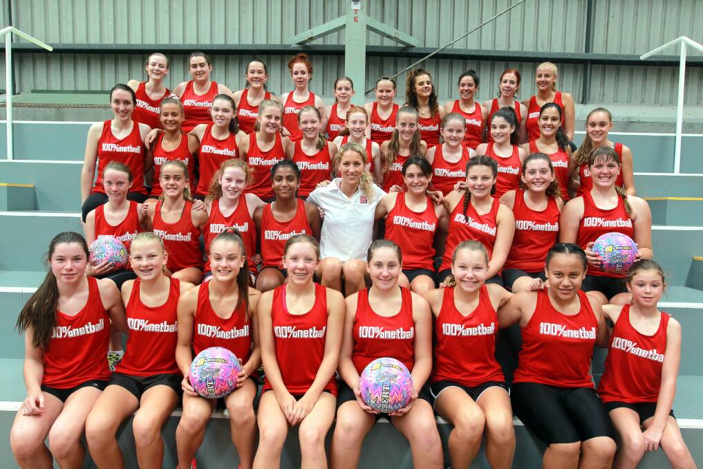 Adelaide Thunderbirds and Australia GA netballer Erin Bell with Illawarra rep players at a clinic at Berkeley. pic by Sylvia  Liber