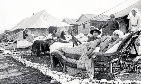 Sick sisters of the Australian Army Nursing Service convalescing in the tent lines of No 3 Australian General Hospital, West Mudros. Picture: Australian War Memorial
