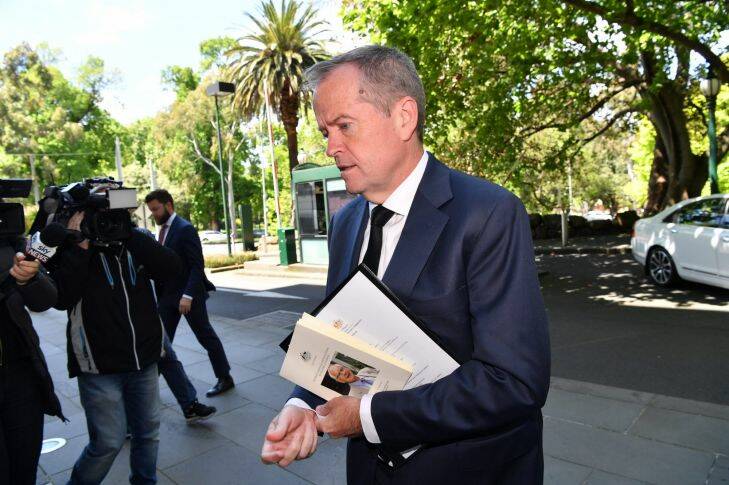 Opposition leader Bill Shorten arrives at 4 Treasury Place in Melbourne for a meeting with Prime Minister Malcolm Turnbull o. 8th November 2017 Fairfax Media The Age news Picture by Joe Armao
