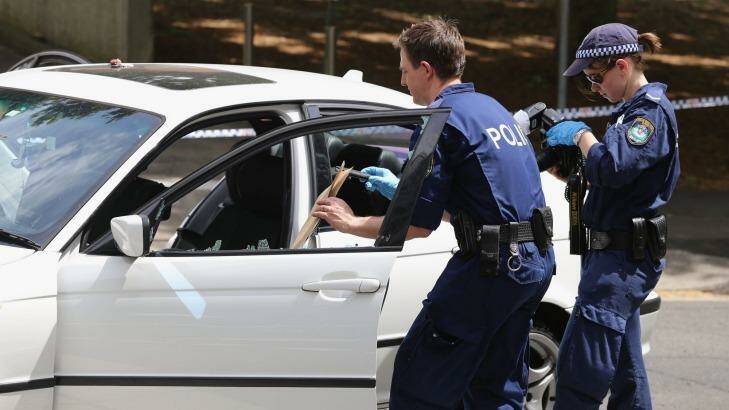 Forensic police remove evidence from the car involved in pursuit across Harbour Bridge. Photo: Cole Bennetts
