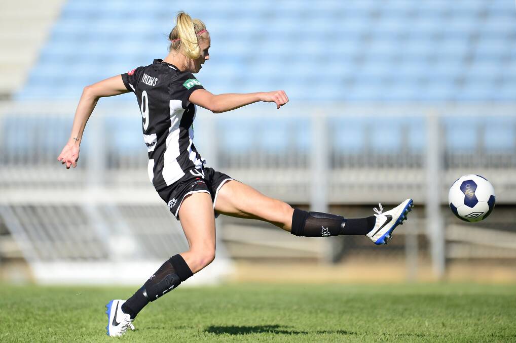 Elite: Tara Andrews of the Jets shoots for goal against the Wanderers. Picture: GETTY IMAGES