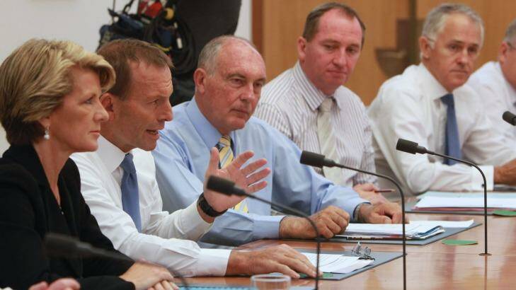 Tony Abbott meets with his cabinet. Photo: Alex Ellinghausen
