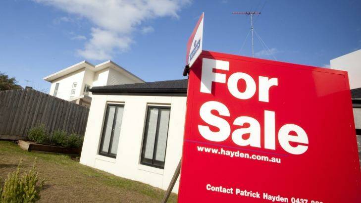 Economist Saul Eslake says the current slowdown in house price growth will continue into 2015, despite record low lending rates. Photo: Arsineh Houspian