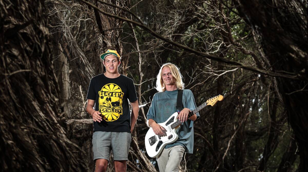 MERCURY NEWS HOCKEY DADS Pic shows L-R Zach Stephenson and Billy Fleming from the band Hockey Dad that was announced as one of the headliners of the second installment of the Farmer and the Owl Music Festival set to take place at UOW in March. 12th of January 2015 Photo by Adam McLean story by Brianna Parkins