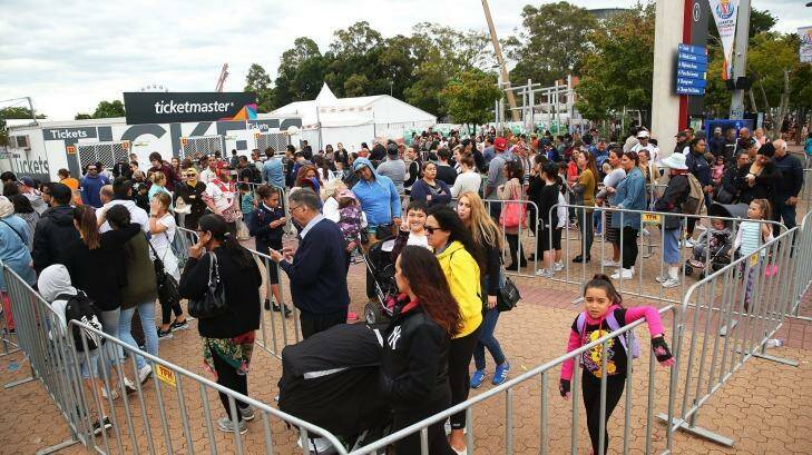 The long entry queues for the Easter Show on its last day last year. Photo: Brendon Thorne