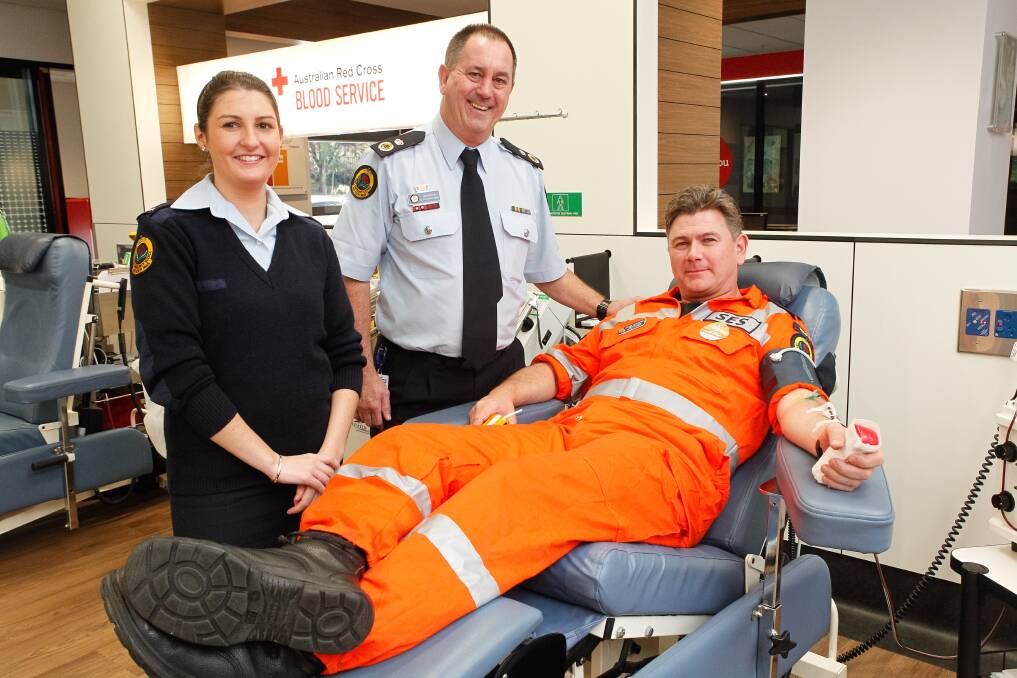 Jim Smith (centre) with SES members Steph Sullivan and Shane Newcombe front up to give blood. Picture: CHRISTOPHER CHAN