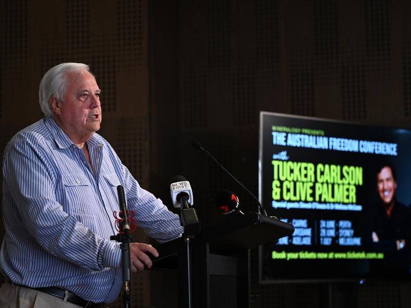 Clive Palmer will host a series of interviews with US right-wing journalist Tucker Carlson. (Bianca De Marchi/AAP PHOTOS)