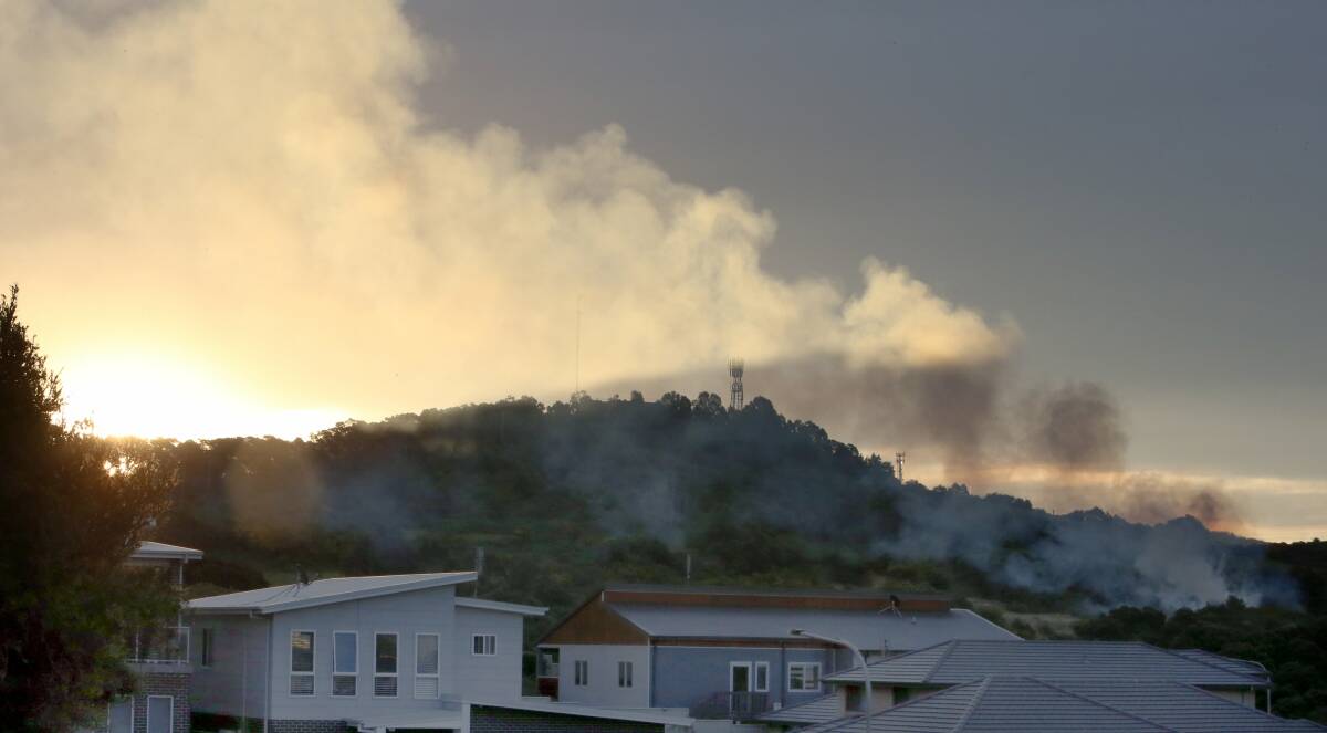 A blaze at Cringila has been contained by firefighters. Picture: ROBERT PEET