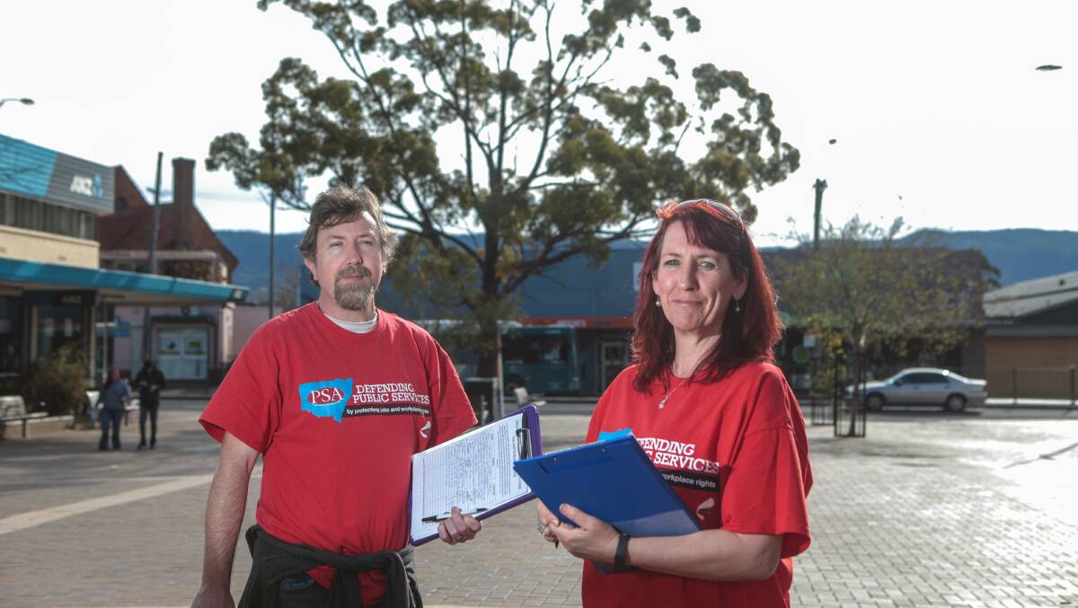 Encouraged by interest: Public Service Association Illawarra delegate Shane Elliott and campaign organiser Sonia Facey collect signatures of support for the Dapto Respite Centre at Dapto Mall. Picture: ADAM McLEAN