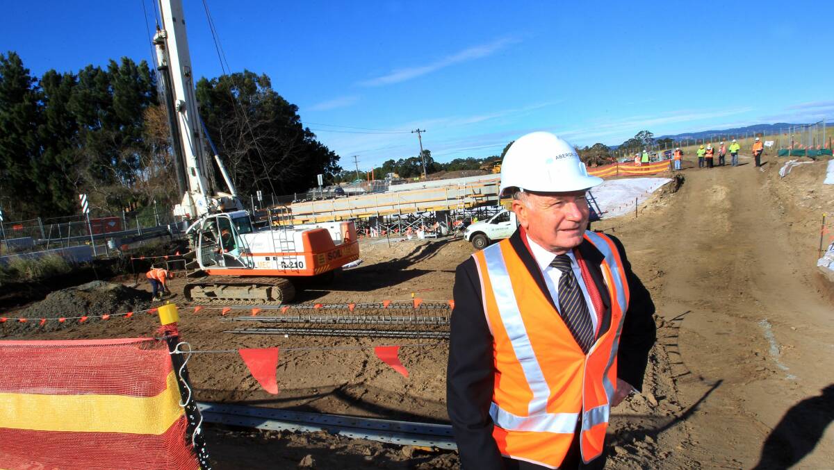 Lord Mayor Gordon Bradbery provided a briefing of the West Dapto access strategy in 2013. Picture: ORLANDO CHIODO