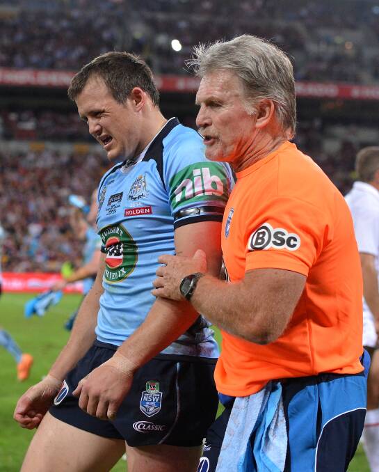 Blues winger Brett Morris leaves the field with trainer Ron Palmer. Picture: GETTY IMAGES